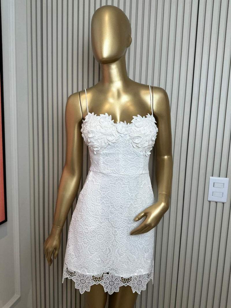 Vestido Curto Com Aplicação de Flores de Guipir no Bojo Bouquet Dress Off-White