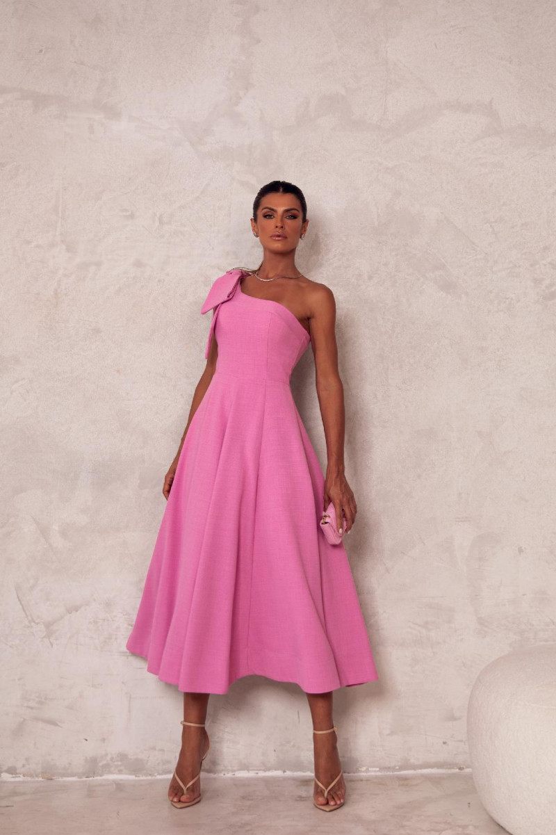Vestido Clássico Com Decote Assimétrico Cor-De-Rosa